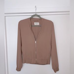 Babaton Aritzia bomber jacket beige/salmon in size extra small xs